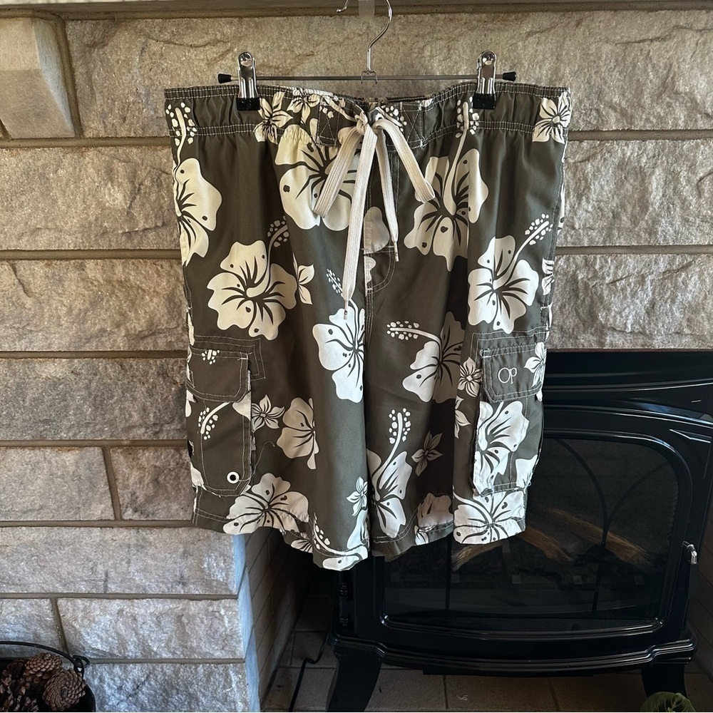 OP men’s swim trunks olive green cream floral with pockets size large